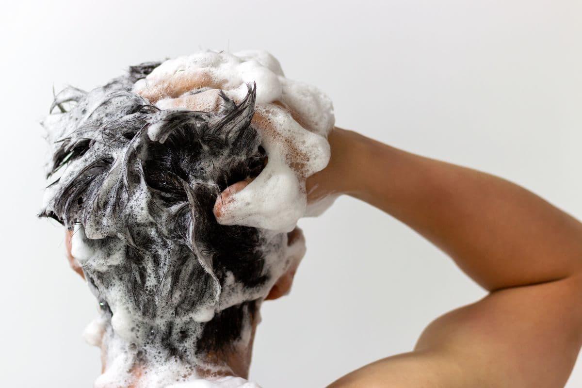 Cara Mengatasi Rambut Lepek dengan Kebiasaan Sederhana