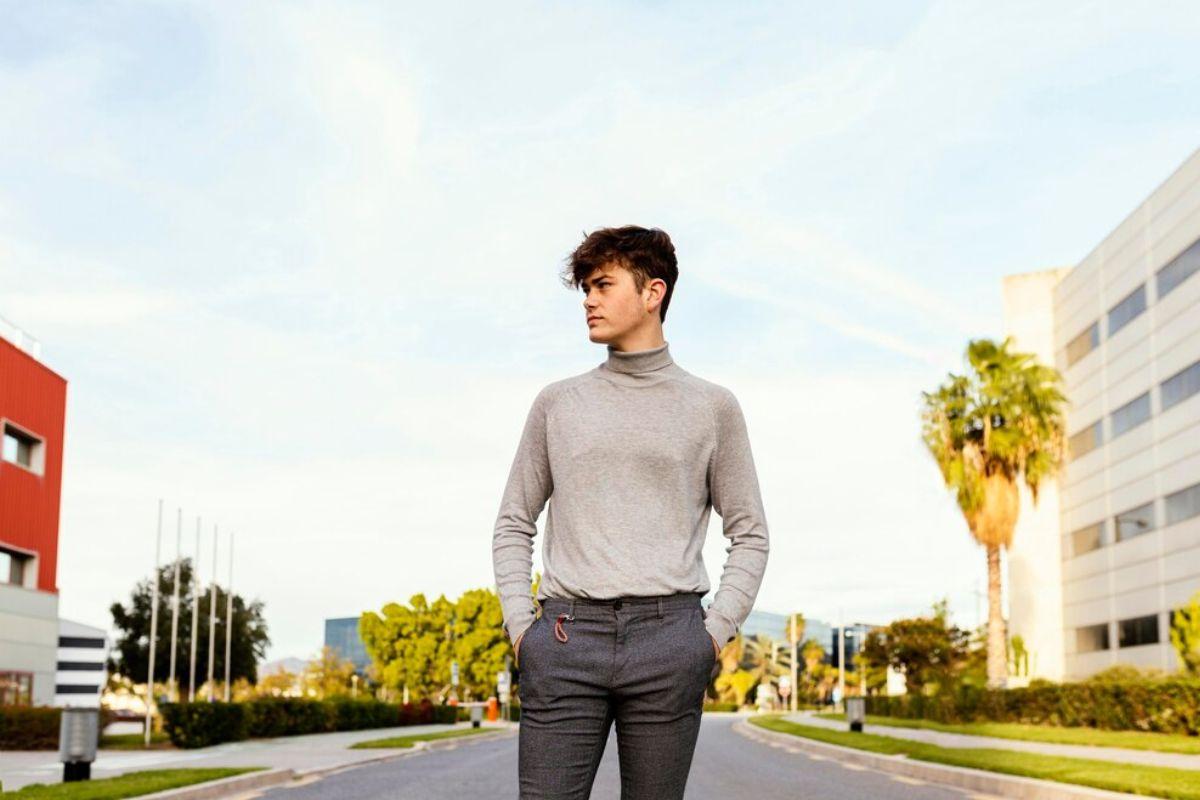 Cara Tampil Keren Effortlessly: Ide Outfit Simple Pria & Perawatan Wajah Kahf