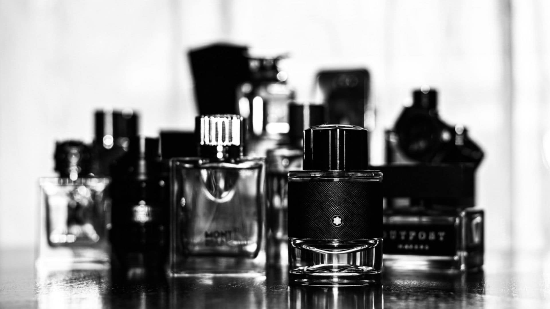 beberapa botol parfum pria